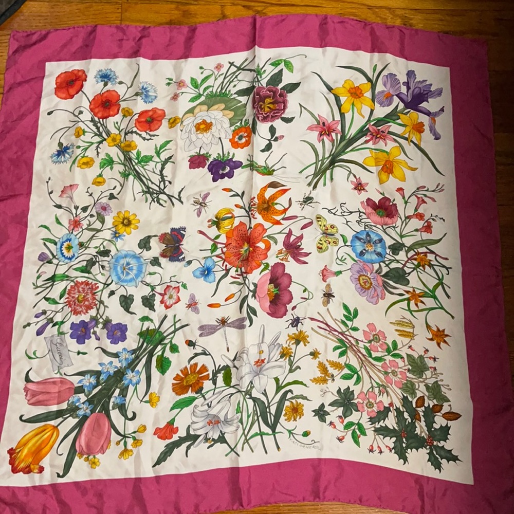 Gucci scarf 🧣 used in good condition